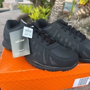 Safe T Step Slip Resistant Shoes NWT    Women’s  Size 9.5 w